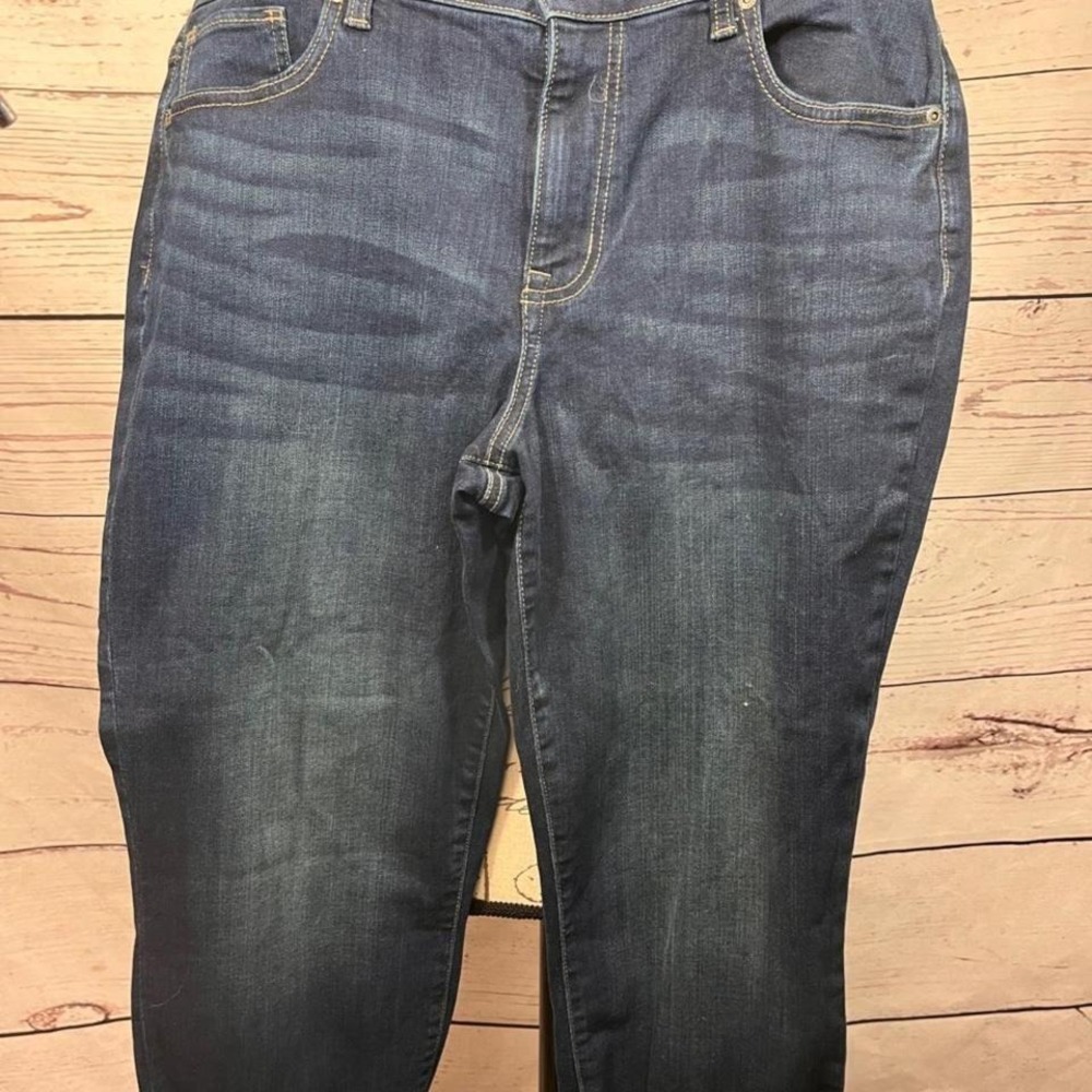 NWT Maurices High Rise Crop Jeans Button Fly Denim Size 16